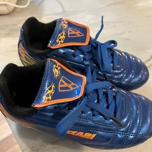 Kids’ soccer cleats
